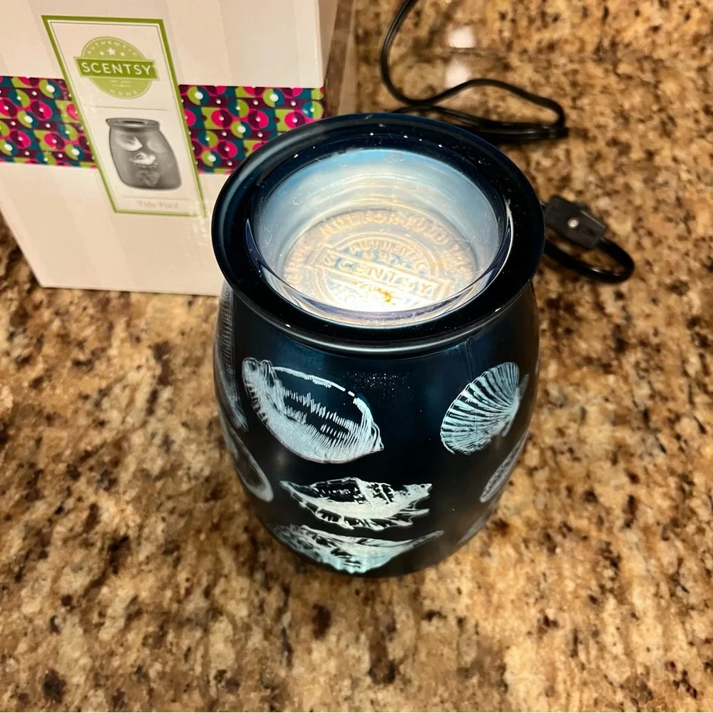 Scentsy Tide Pool Blue Glass Shell Etched Nautical Beach Full Size Wax Warmer